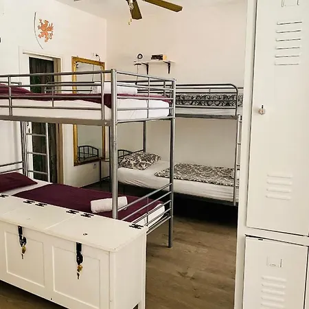 Хостел Kingslanding Old Town