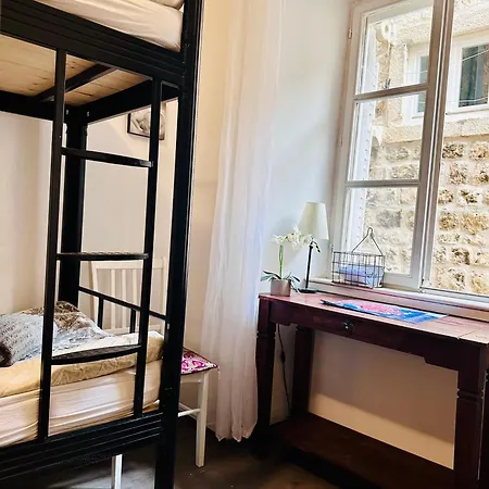 Kingslanding Old Town Hostel