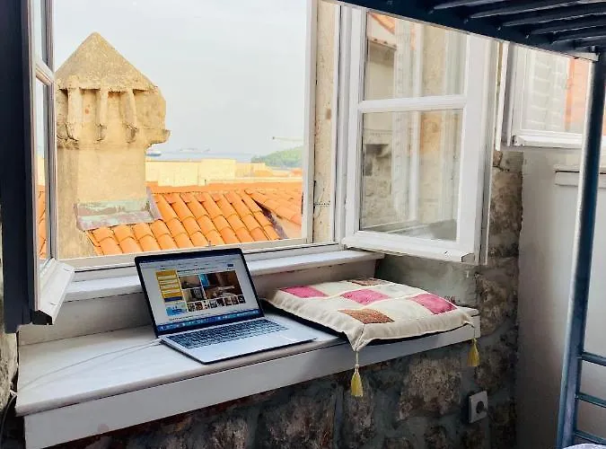 Hostel Kingslanding Old Town *