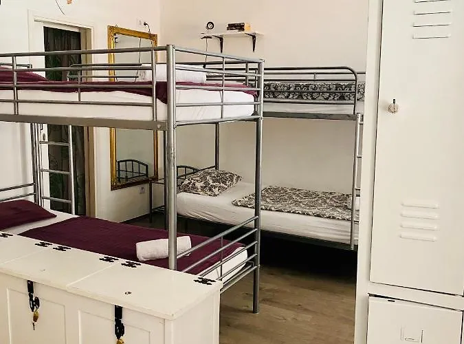 Hostel Kingslanding Old Town