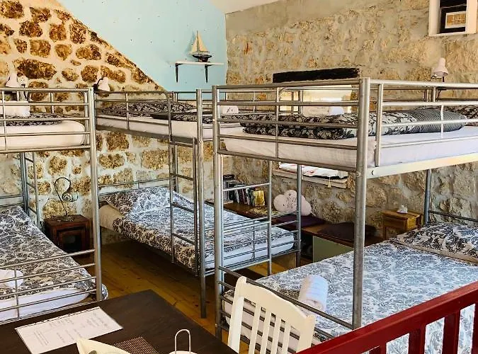 Kingslanding Old Town Hostel