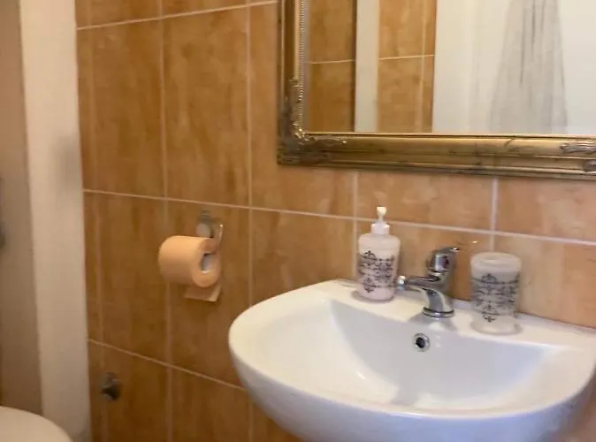 Kingslanding Old Town Hostel