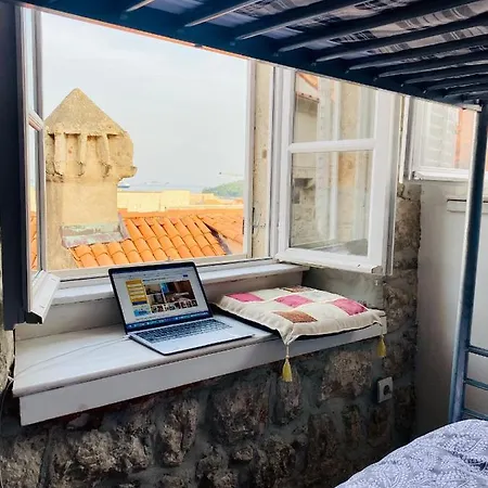 Hostel Kingslanding Old Town *